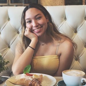 Meet your Posher, Esmeralda